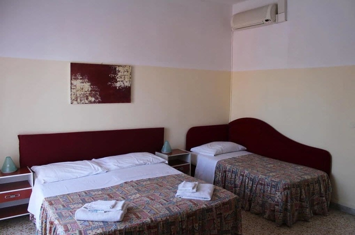 Imagen de la habitación del Hotel Malvina. Foto 6