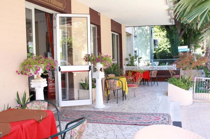 Imagen de los exteriores del Hotel Malvina. Foto 7