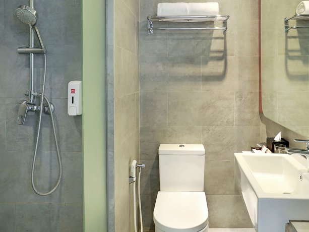 Imagen de la habitación del Hotel Malyabhara. Foto 8