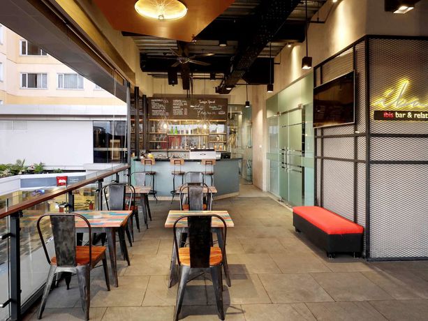 Imagen del bar/restaurante del Hotel Malyabhara. Foto 4