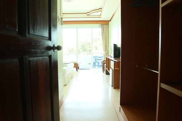 Imagen de la habitación del Hotel Mam Kai Bae Beach Resort. Foto 2