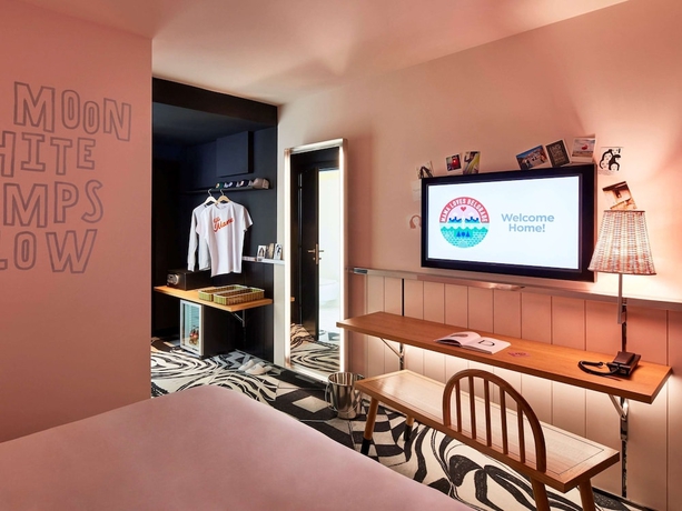 Imagen de la habitación del Hotel Mama Shelter Belgrade. Foto 2