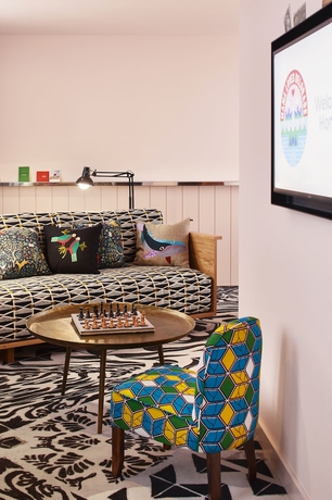 Imagen de la habitación del Hotel Mama Shelter Belgrade. Foto 13