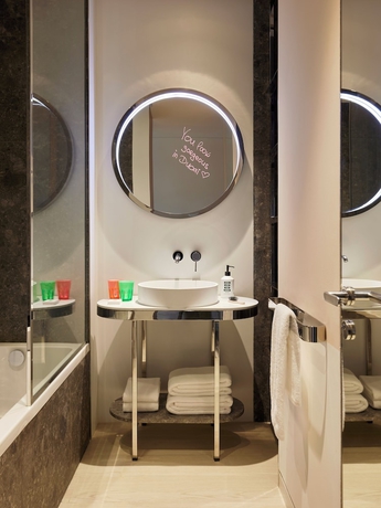 Imagen de la habitación del Hotel Mama Shelter Dubai. Foto 14