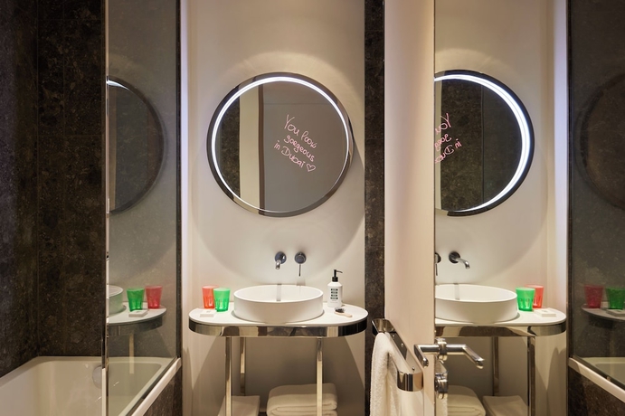 Imagen de la habitación del Hotel Mama Shelter Dubai. Foto 16
