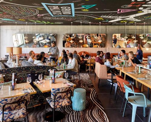 Imagen del bar/restaurante del Hotel Mama Shelter Lille. Foto 7