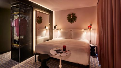 Imagen de la habitación del Hotel Mama Shelter Lisboa. Foto 11