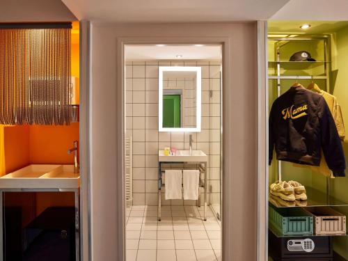 Imagen de la habitación del Hotel Mama Shelter Lyon. Foto 14