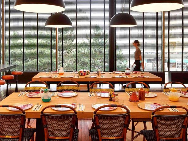 Imagen del bar/restaurante del Hotel Mama Shelter Prague. Foto 2