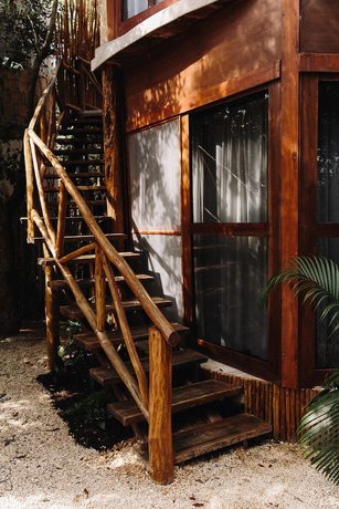 Imagen de los exteriores del Hotel Mamasan Treehouses and Cabins. Foto 17