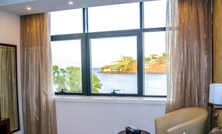 Imagen de la habitación del Hotel Mamba Point Hotel Freetown. Foto 3