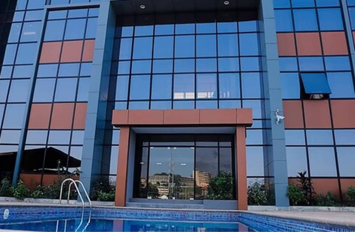 Imagen de la piscina del Hotel Mamba Point Hotel Freetown. Foto 18