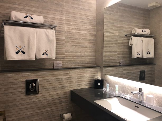 Imagen de la habitación del Hotel Mamba Point Hotel Freetown. Foto 7