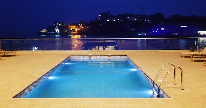 Imagen de la piscina del Hotel Mamba Point Hotel Freetown. Foto 20