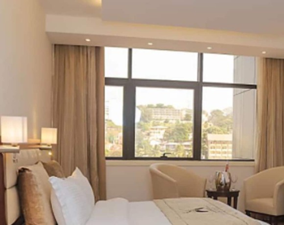 Imagen de la habitación del Hotel Mamba Point Hotel Freetown. Foto 12