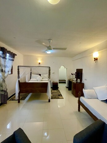 Imagen de la habitación del Hotel Mambo Beach Villas. Foto 20