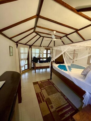 Imagen general del Hotel Mambo Beach Villas. Foto 14