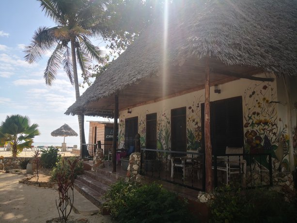 Imagen de la habitación del Hotel Mambo Ocean Resort. Foto 15