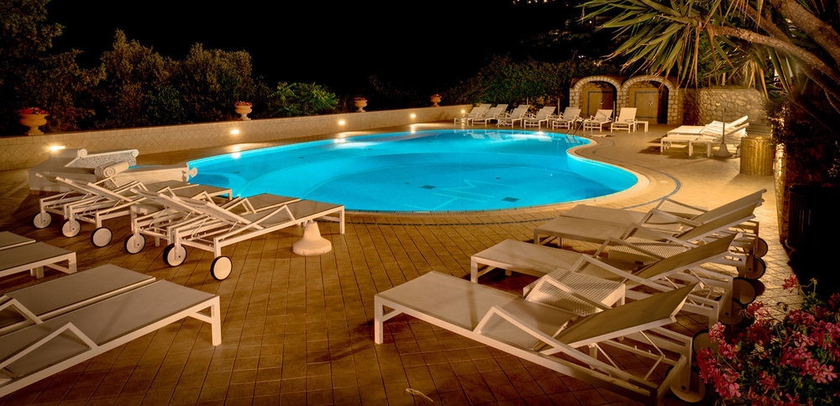 Imagen de la piscina del Hotel Mamela. Foto 14