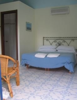 Imagen de la habitación del Hotel Mami Camilla. Foto 4