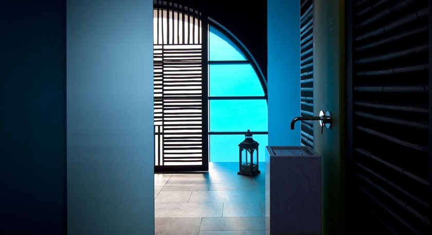 Imagen de la piscina del Hotel Mamilla. Foto 15