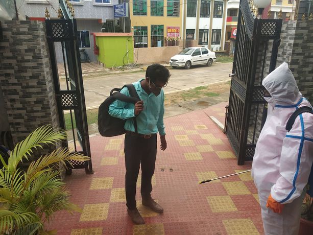 Imagen de los interiores del Hotel Mamoni Group. Foto 18