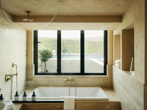 Imagen general del Hotel Mamula Island by Banyan Tree. Foto 8