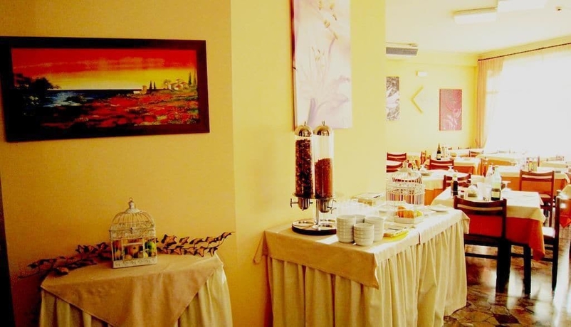 Imagen del bar/restaurante del Hotel Mamy. Foto 7