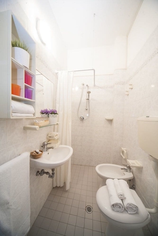 Imagen de la habitación del Hotel Mamy. Foto 13