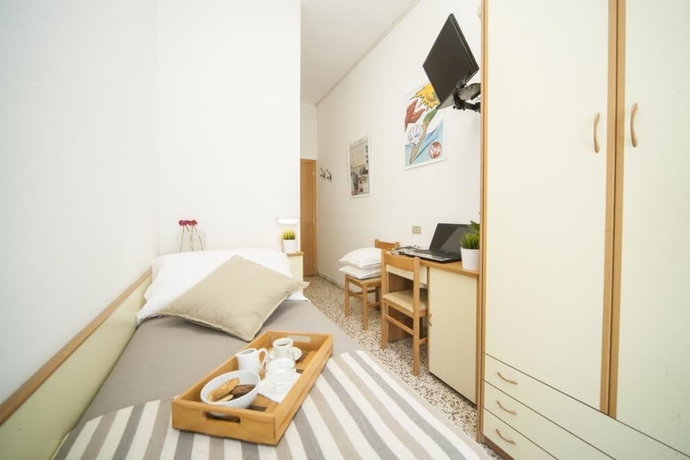 Imagen de la habitación del Hotel Mamy. Foto 14