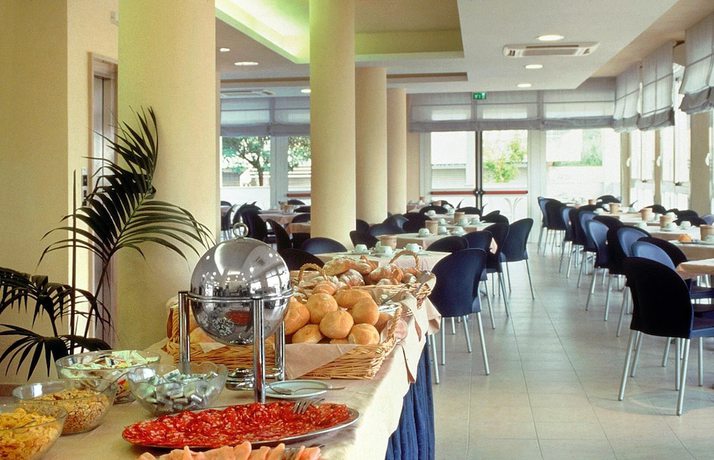 Imagen del bar/restaurante del Hotel Man. Foto 4