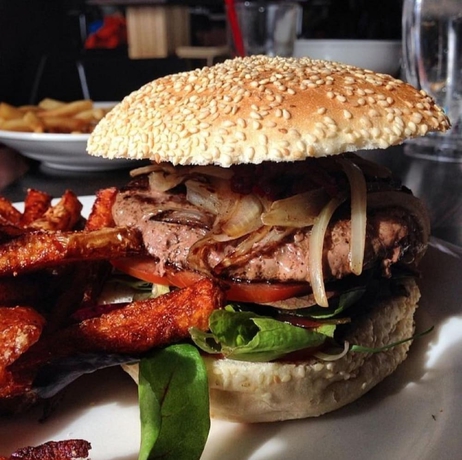 Imagen del bar/restaurante del Hotel Man From Snowy River. Foto 5