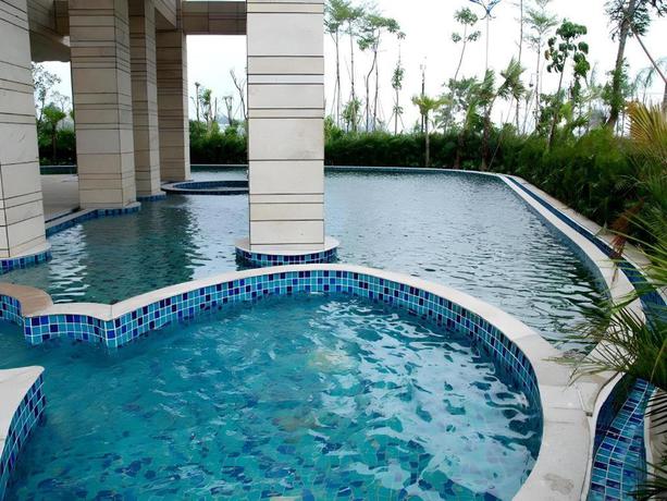 Imagen de la piscina del Hotel Man Wan Harmona Resort. Foto 10