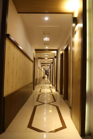 Imagen de los interiores del Hotel Manaal Pithampur. Foto 15