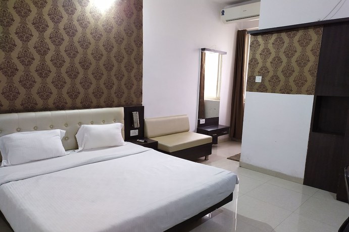 Imagen de la habitación del Hotel Manaal Pithampur. Foto 12