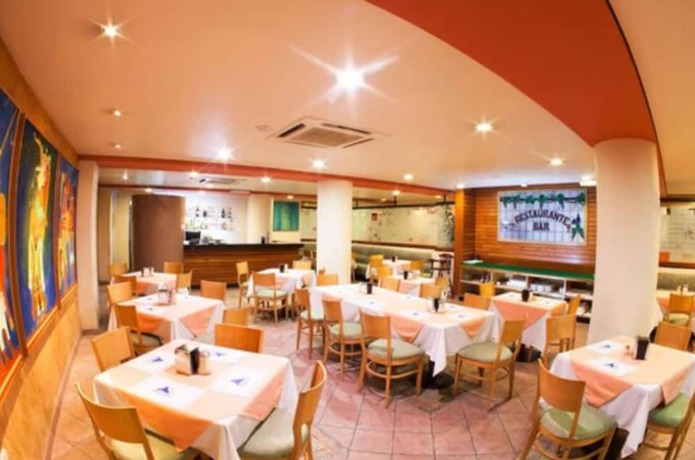 Imagen del bar/restaurante del Hotel Manalba. Foto 5