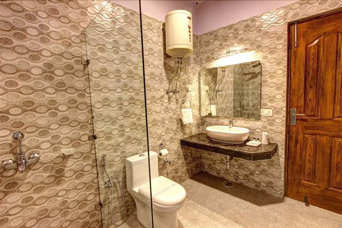 Imagen de la habitación del Hotel Manali Grand. Foto 17