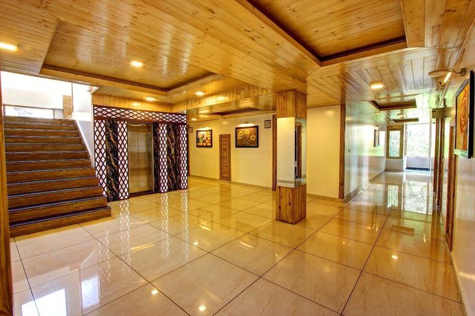 Imagen de los interiores del Hotel Manali Grand. Foto 20