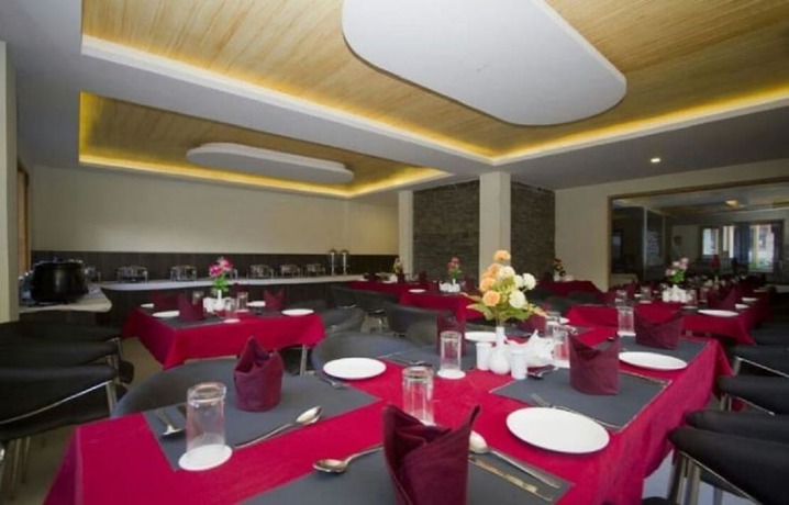 Imagen del bar/restaurante del Hotel Manali Green. Foto 2