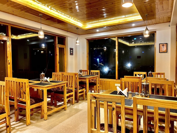 Imagen del bar/restaurante del Hotel Manali Outdoor Retreat by Sheosante. Foto 2