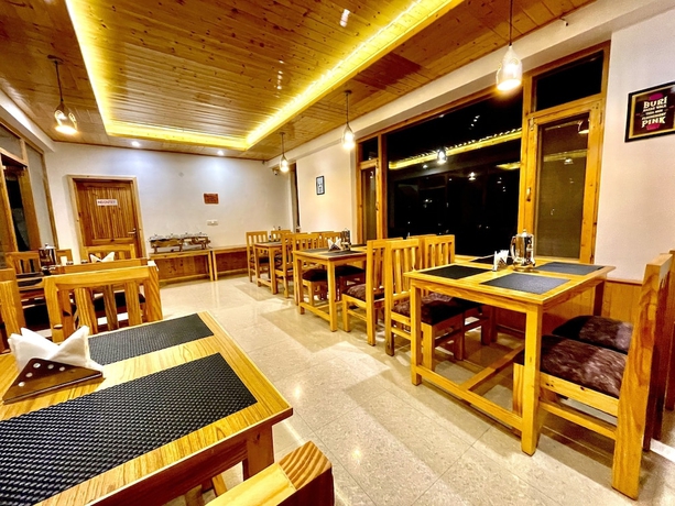 Imagen del bar/restaurante del Hotel Manali Outdoor Retreat by Sheosante. Foto 3