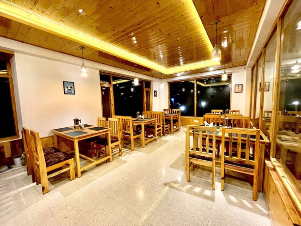 Imagen del bar/restaurante del Hotel Manali Outdoor Retreat by Sheosante. Foto 4