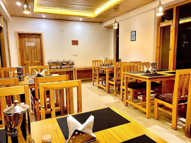 Imagen del bar/restaurante del Hotel Manali Outdoor Retreat by Sheosante. Foto 5