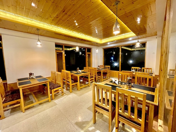 Imagen del bar/restaurante del Hotel Manali Outdoor Retreat by Sheosante. Foto 6