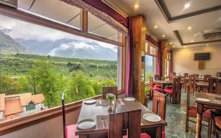 Imagen del bar/restaurante del Hotel Manali Valley Resorts. Foto 4