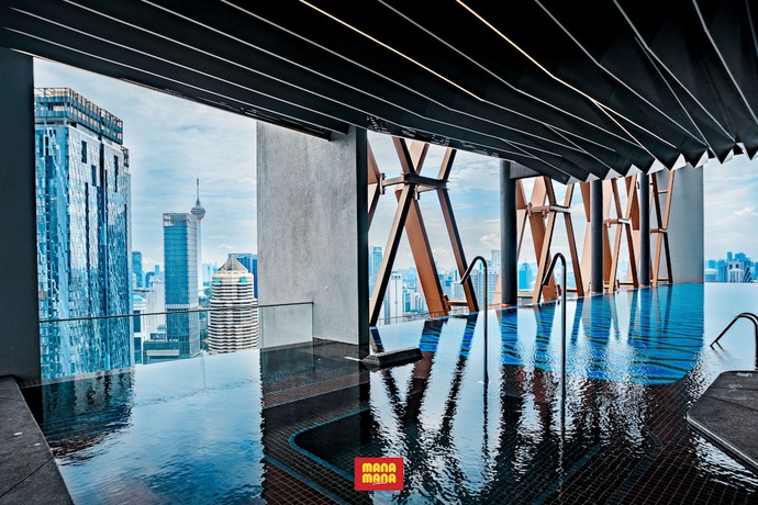 Imagen de la piscina del Hotel Mana-mana Suites At Scarletz Klcc. Foto 9