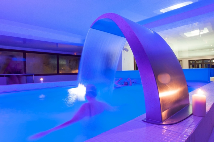 Imagen de la piscina del Hotel Manantial- Balneari Caldes De Boi. Foto 4