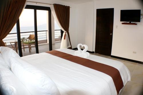 Imagen de la habitación del Hotel Manarra Sea View Resort. Foto 9