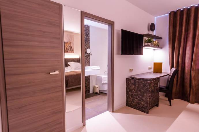 Imagen de la habitación del Hotel Manava. Foto 8