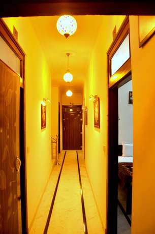 Imagen de los interiores del Hotel Manbhar. Foto 10